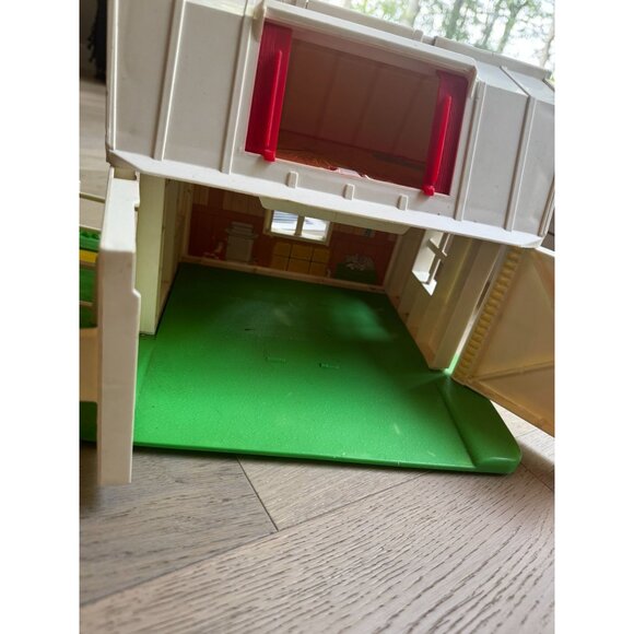 Fisher-Price Vintage Little People Farm Play Family Barn Playset W/ Accessories - Picture 2 of 5